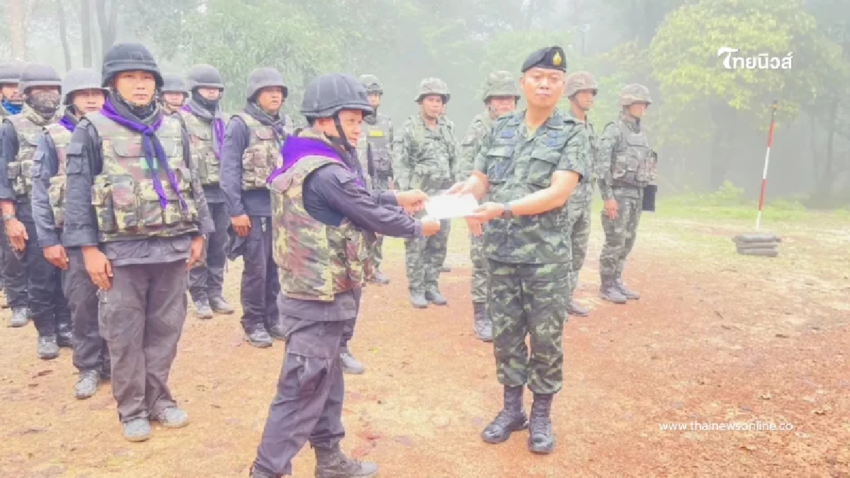 มทภ.2 ค้างคืนฐานช่องบก มอบพระหลวงปู่ทวด-เหรียญหลวงพ่อใหญ่โชคดี