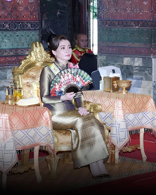 พระราชินี เสด็จฯ แทนพระองค์ทรงบำเพ็ญพระราชกุศลถวายผ้าพระกฐิน วัดโสมนัสฯ-วัดอรุณฯ