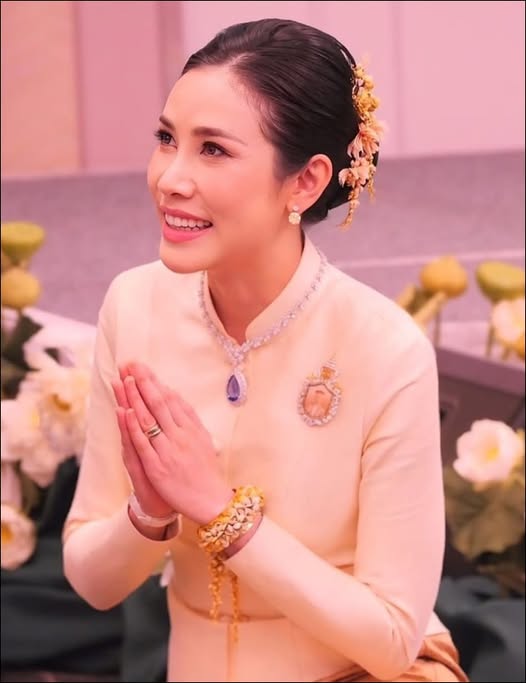 ในหลวง พระราชทานน้ำมหาสังข์ เจ้าคุณพระสินีนาถ…